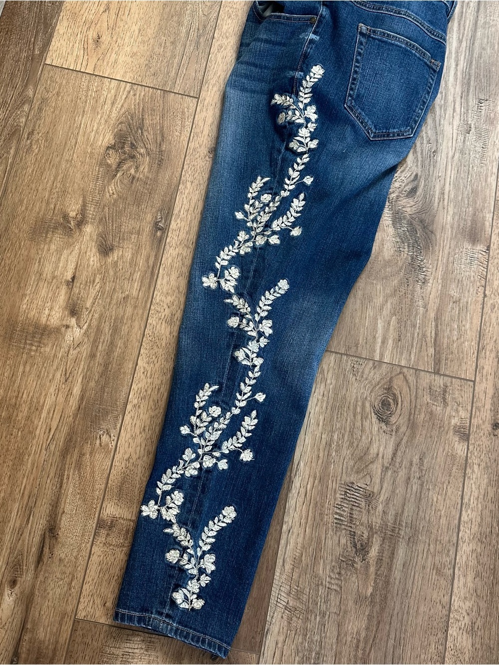 24/7 Women’s Embroidered Denim Jeans, Floral, Plus Size, Appliqué, Size 16W - Picture 7 of 13